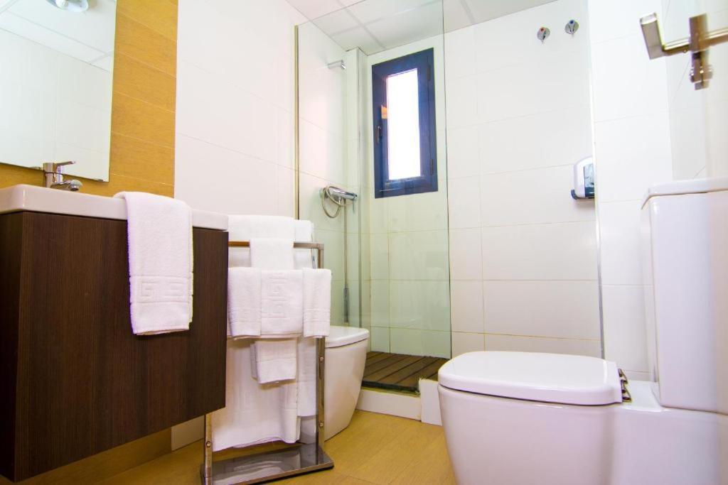 Apartamentos 16:9 Suites Almería Buitenkant foto