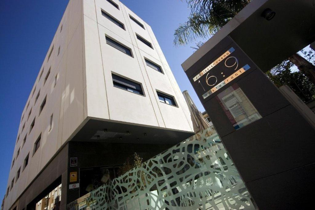 Apartamentos 16:9 Suites Almería Buitenkant foto