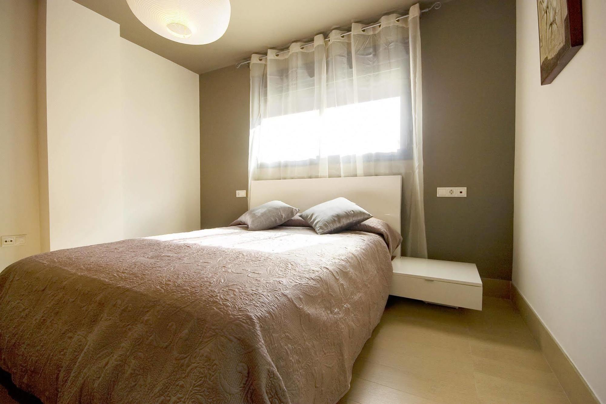 Apartamentos 16:9 Suites Almería Buitenkant foto